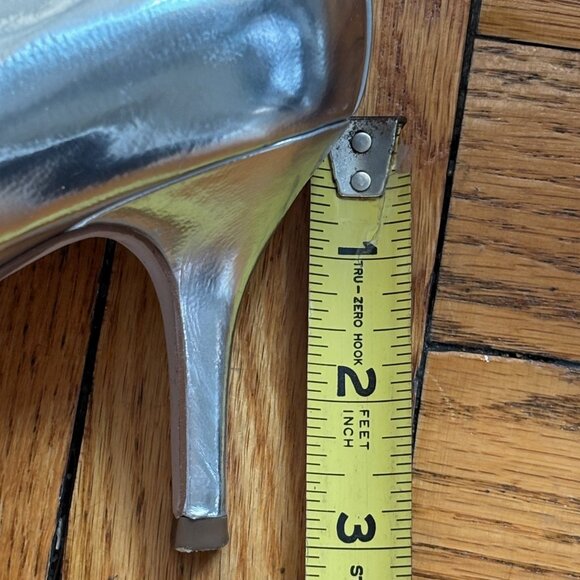 C WONDER | Silver Specchio Pointed Toe Pump | Size 7 - Picture 8 of 10